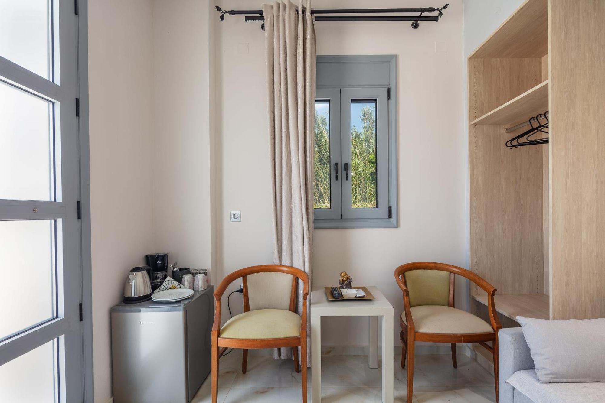 Hotel Iosifina, 80 Metres From Episkopi Beach! Dhrámia Rum bild